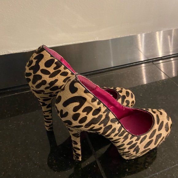 Size 8 - Picture 3 of 5